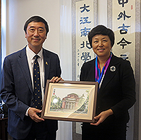 Prof. Chen Xu (right), Party Secretary of Tsinghua University, presents a souvenir to Prof. Joseph Sung, Vice-Chancellor of CUHK